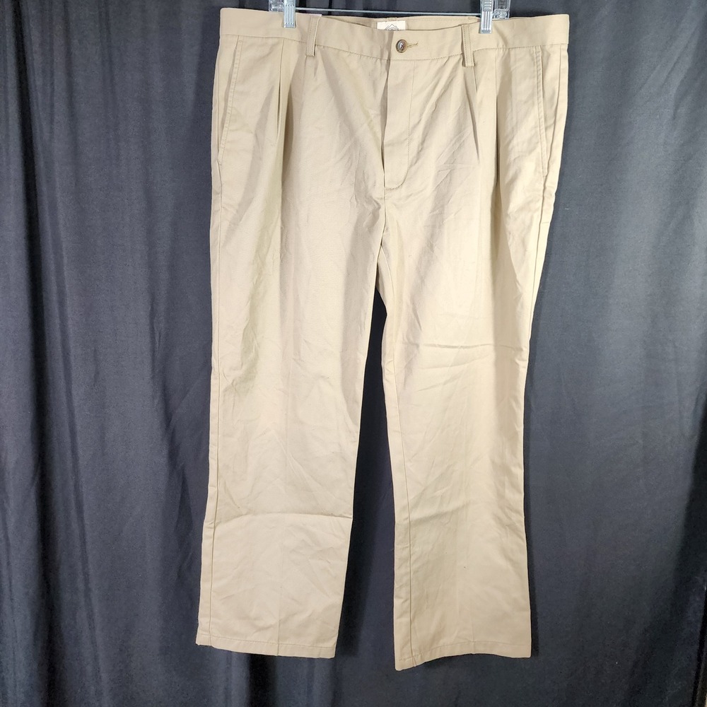 St Johns Bay Mens Classic Fit Pleat Front Easy Care Khaki Pants Size‎ 42x30